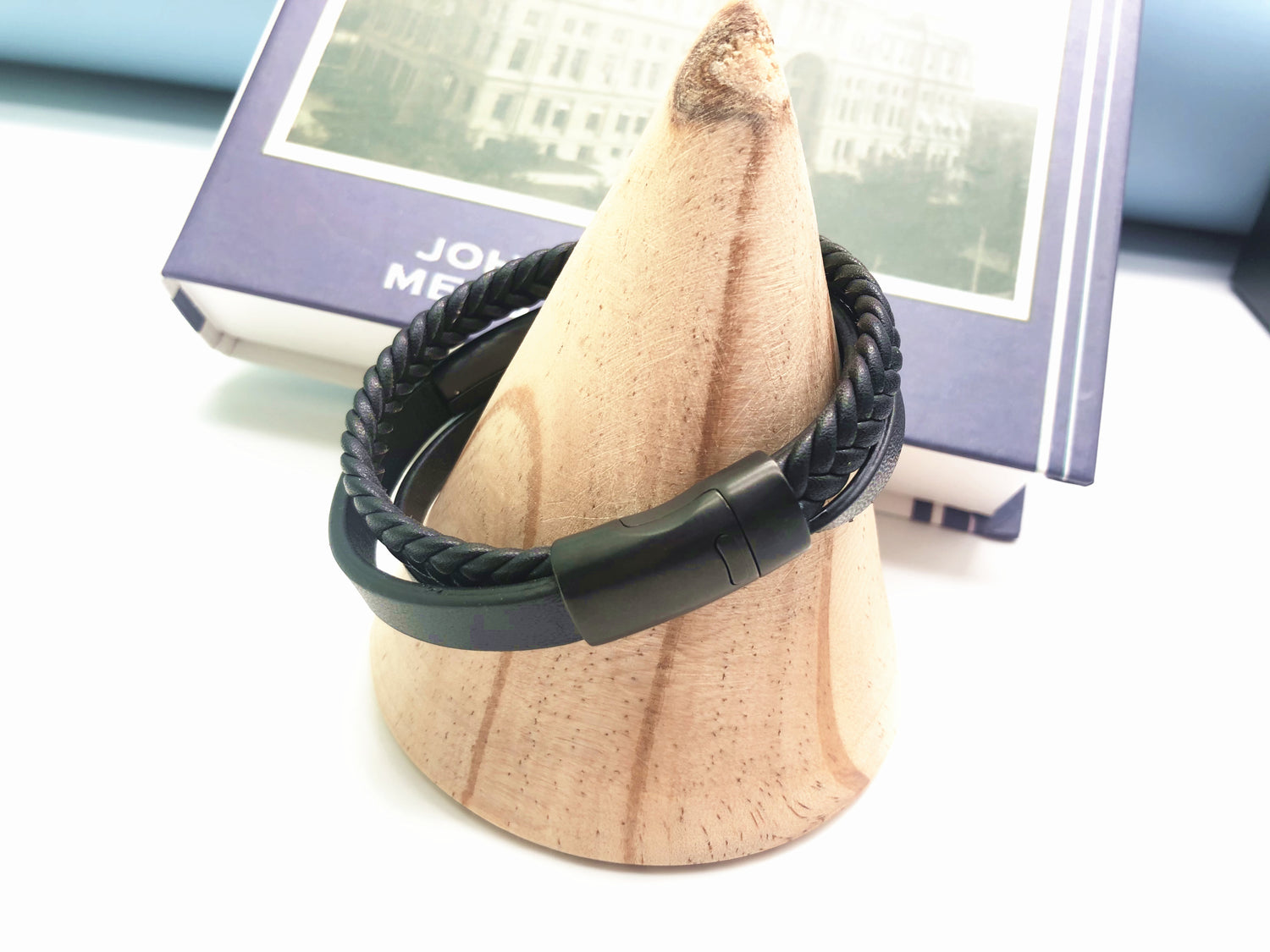 Men's leather bracelet