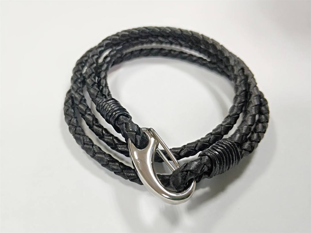 Men's leather bracelet