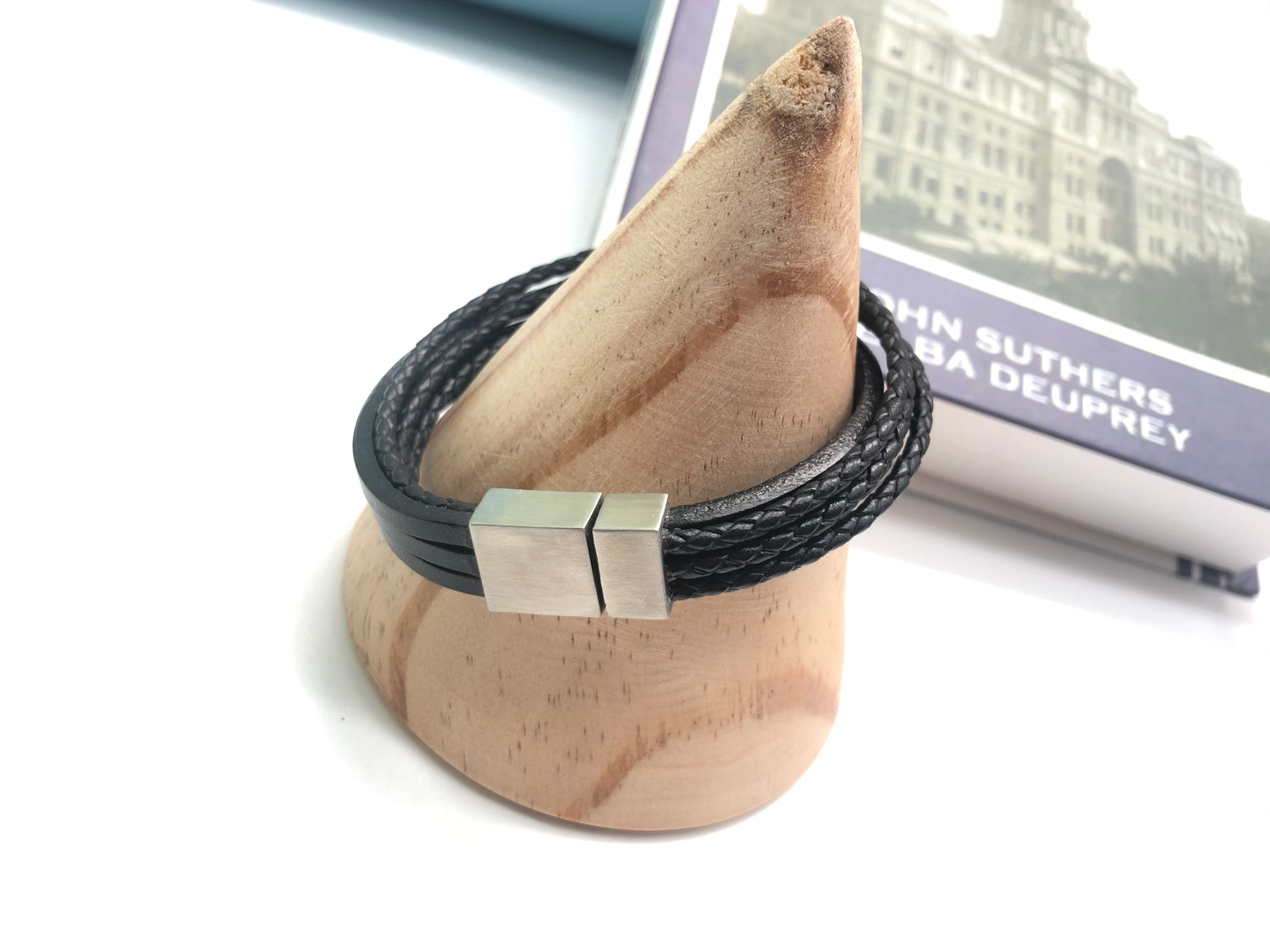Men's leather bracelet